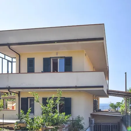 Apartman Nice Apartment In Ricadi With 2 Bedrooms, Wifi And Outdoor Swimming Pool *