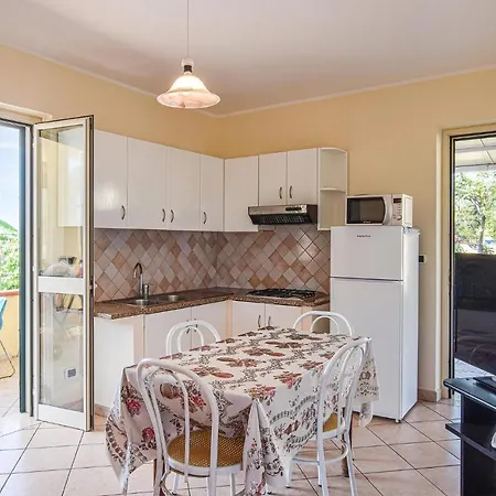 Apartman Nice Apartment In Ricadi With 2 Bedrooms, Wifi And Outdoor Swimming Pool *