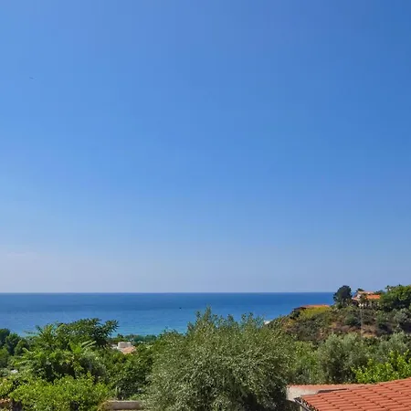 Apartment Nice Apartment In Ricadi With 2 Bedrooms, Wifi And Outdoor Swimming Pool *